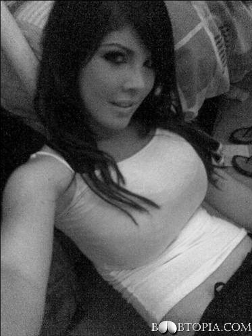 Boobtopia.com - Gallery Hot Self Shots - Here we celebrate all the beautiful woman and the phantastic clevage they have to offer.